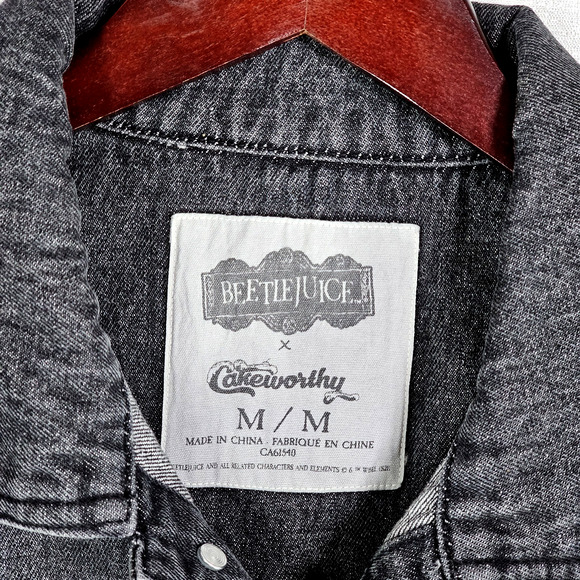 Beetlejuice Cakeworthy Jean Jacket Dark Grey Wash Denim Size Medium 100% Cotton - Picture 4 of 16